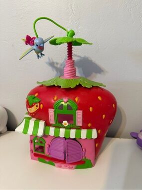 Y2K Strawberry Shortcake Berry Cafe